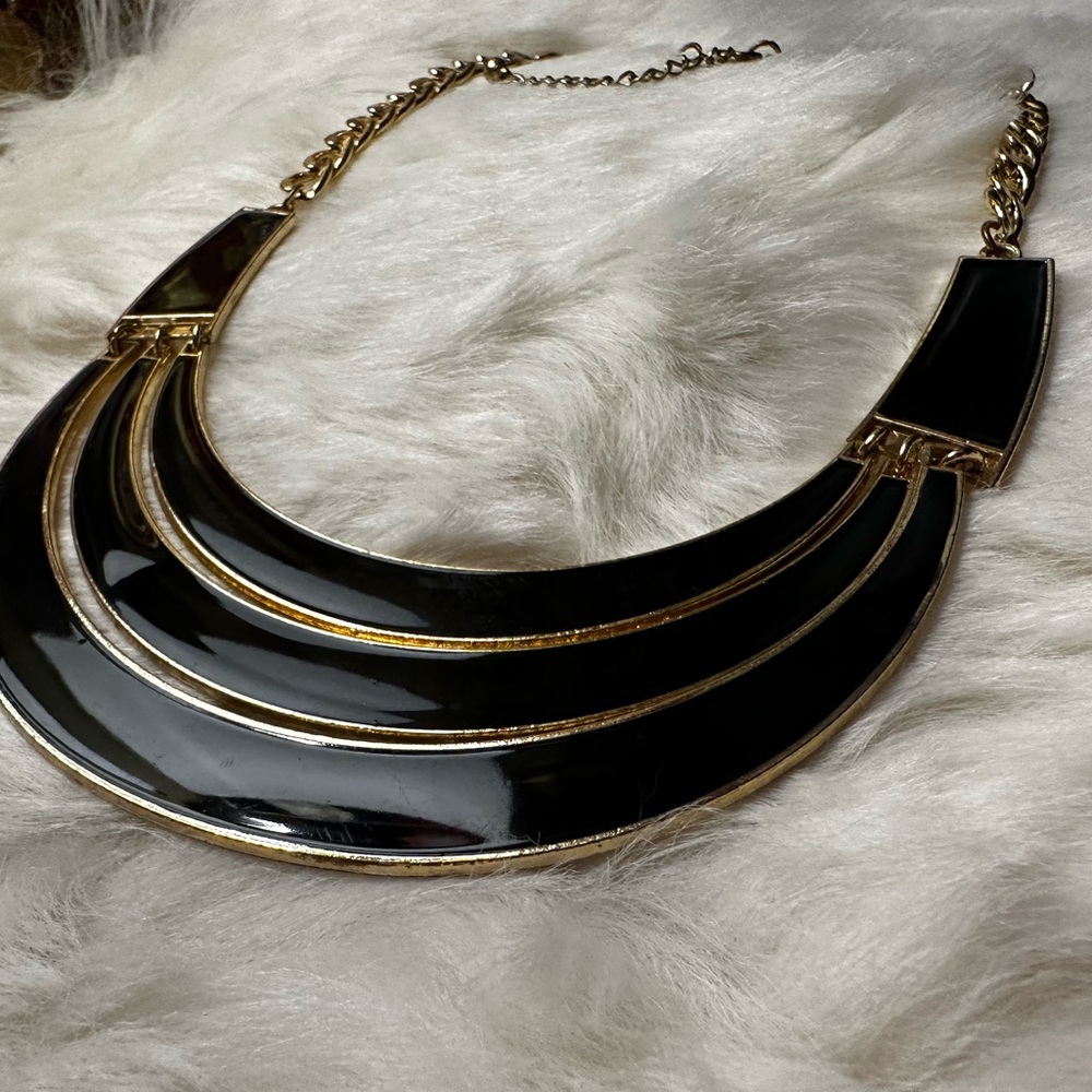 GOLD & BLACK ICON NECKLACE